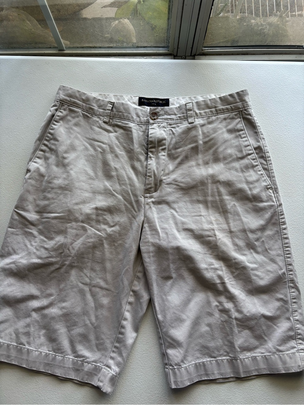 Banana Republic Men's Light Taupe Flat-Front Chino Shorts